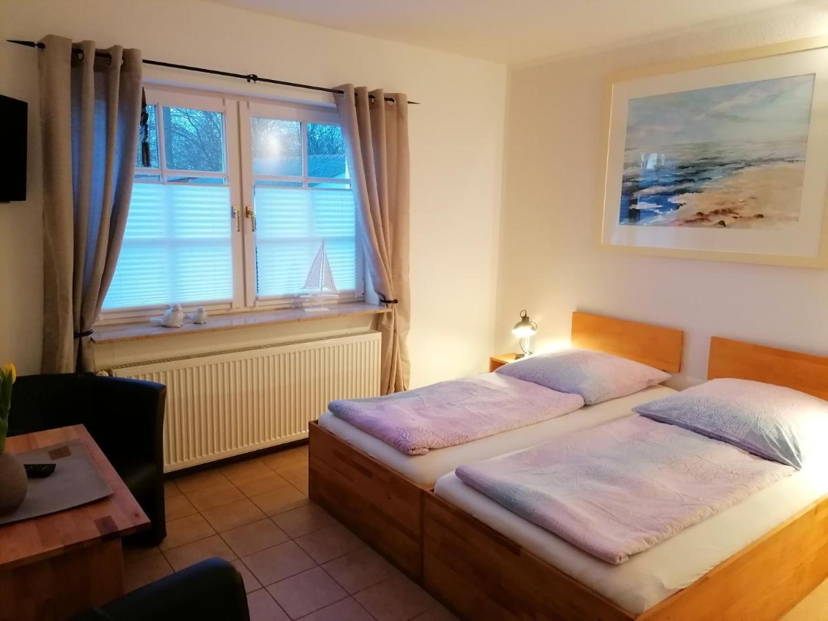 Boddenhus Auf Ruegen - Ferienwohnungen Und Pension Rappin Eksteriør bilde
